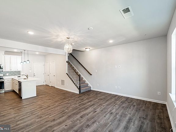3rd image of 9721 Glassy Creek Way