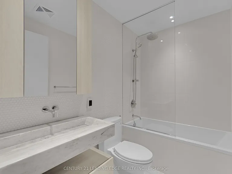 11 Yorkville Ave #3906 — Photo 25