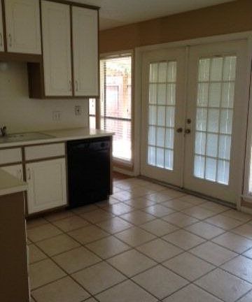 4th image of 215 Paisano Dr