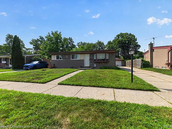3rd image of 34329 Florence St