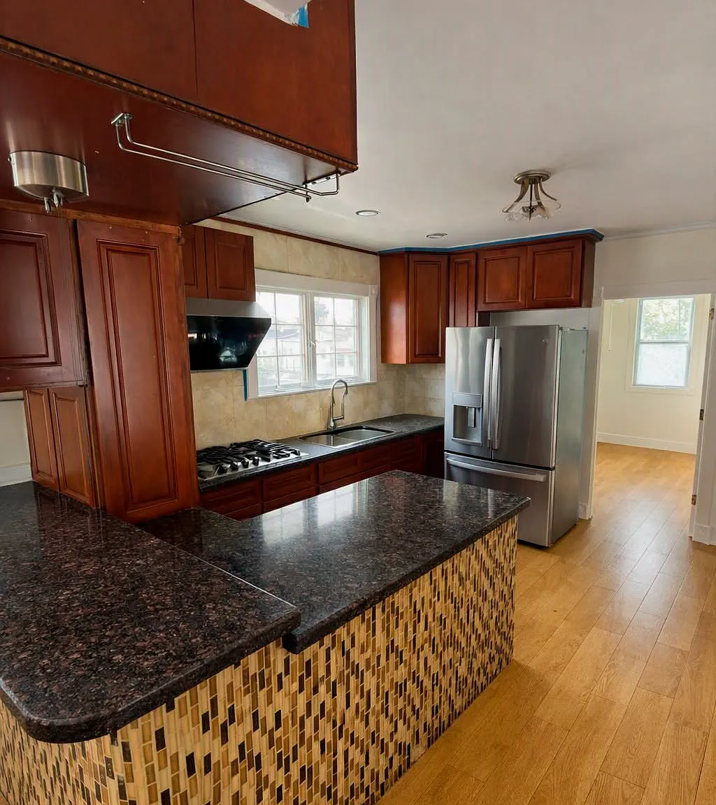 4 bed, $4,000 — Photo 1