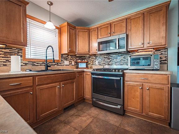 4th image of 10465 Carrousel Woods Dr