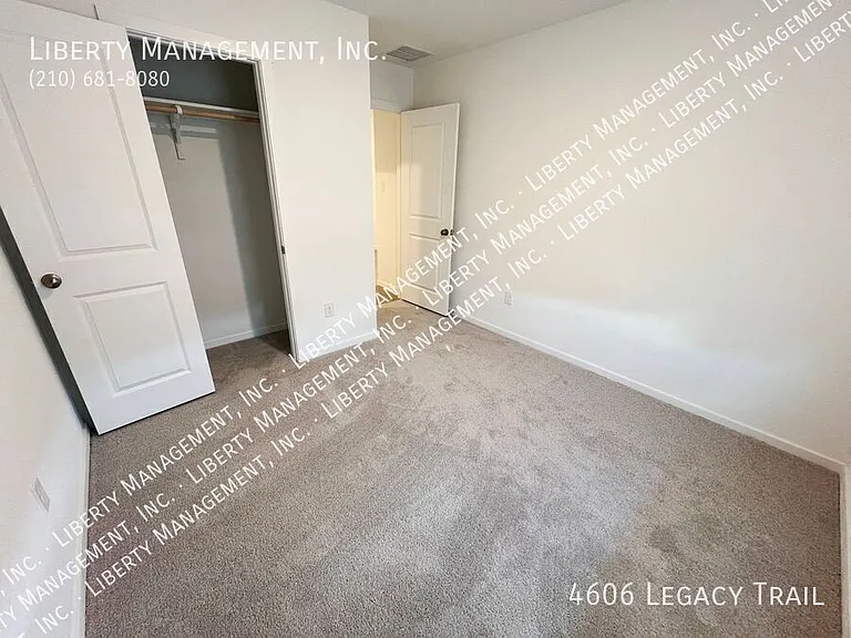 4606 Legacy Point — Photo 3