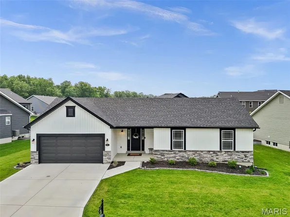 484 Birchwood Dr, Moscow Mills, MO 63362