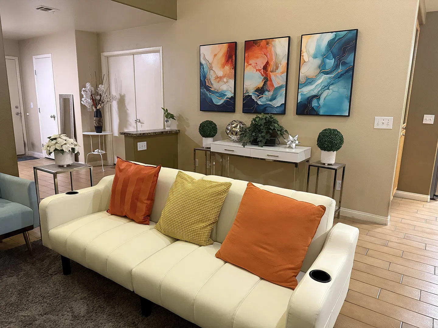 3 bed, 1575 sqft, $3,500 — Photo 2