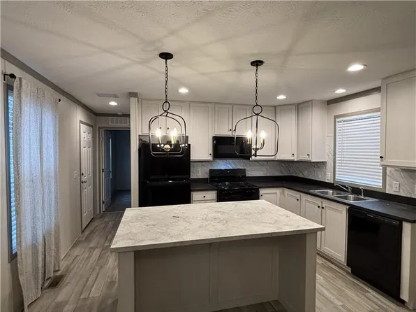 370 Sterling Dr, Dimondale, MI