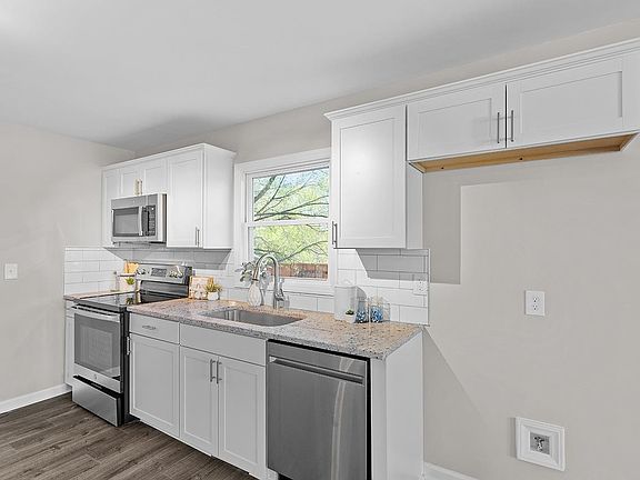 5th image of 289 Christopher Dr