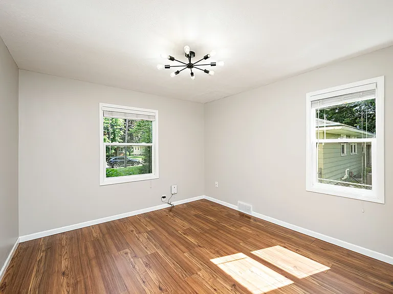 2800 32nd Ave NE — Photo 6