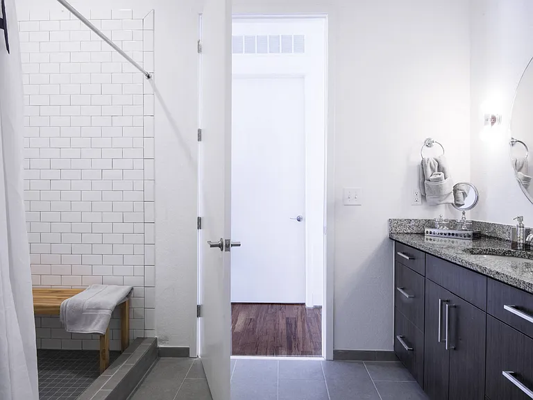 20 Midtown — Photo 20