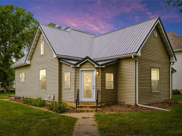 103 E Broadway St, Stanwood, IA 52337