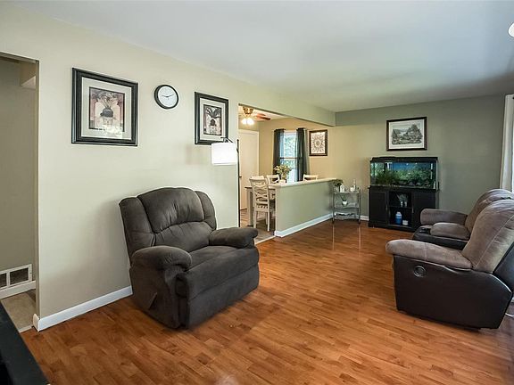4th image of 250 Du Bourg Ln