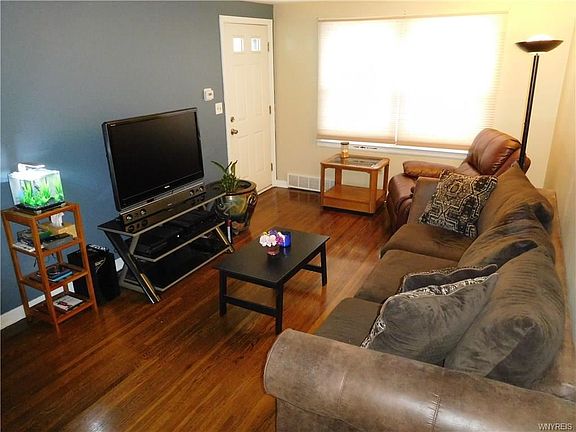 5th image of 926 Highland Ave