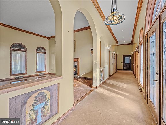 4th image of 1687 Thatcher Rd