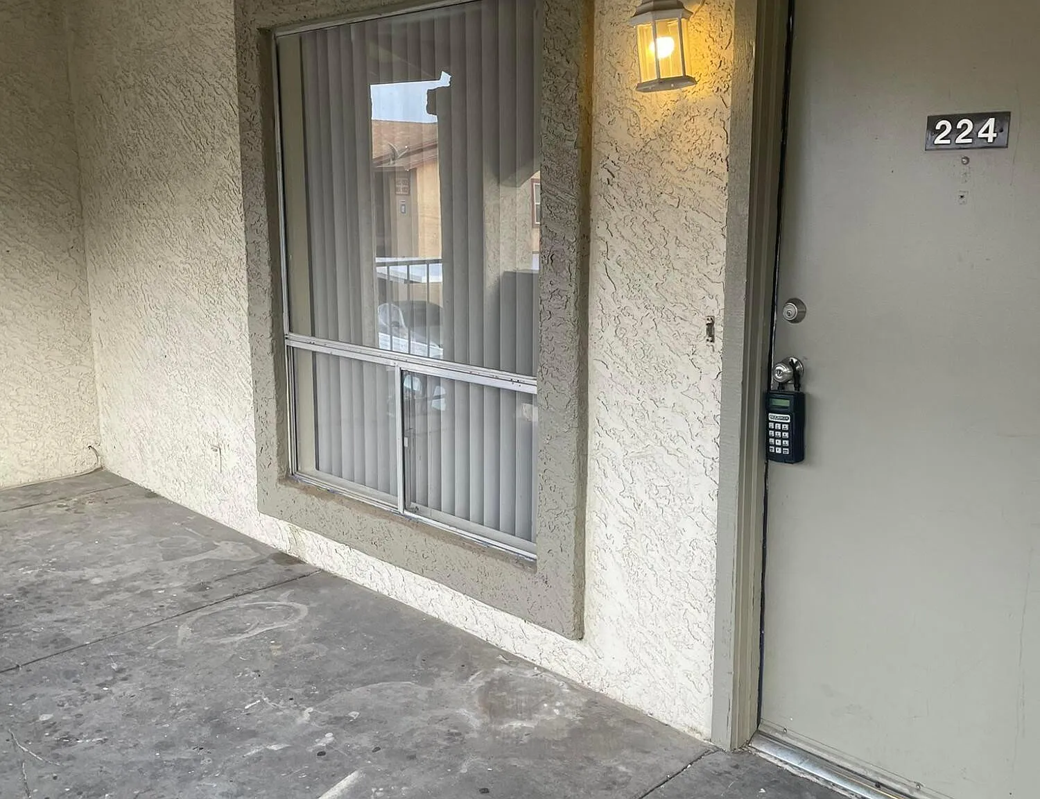 2 bed, 1.0 bath, 1799 sqft, $1,075 — Photo 2