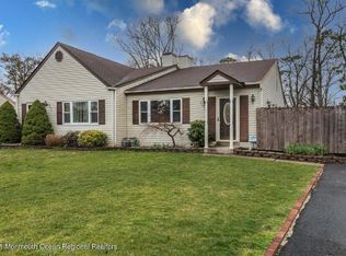 2052 Lamplighter Dr, Toms River, NJ 08753