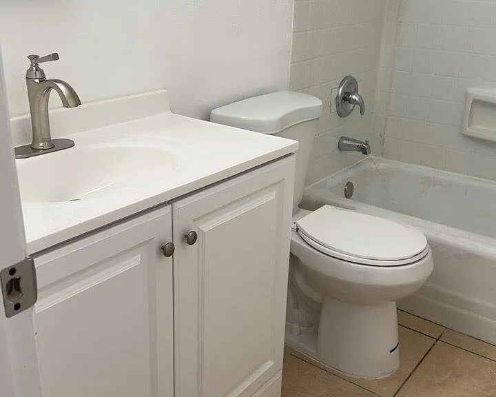 2028 W Cactus Rd #B — Photo 11