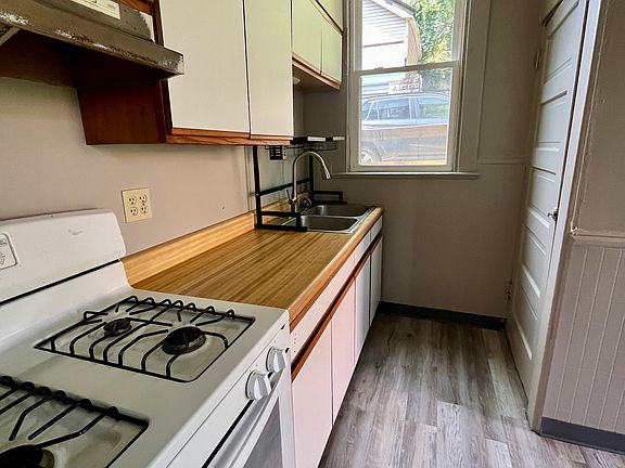 4th image of 1965 Pittview Ave APT 1