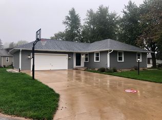 3 Sioux Ct, Park View, IA 52748