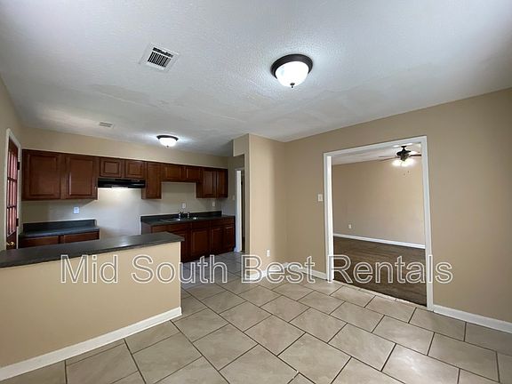 3rd image of 3389 Austinwood Dr