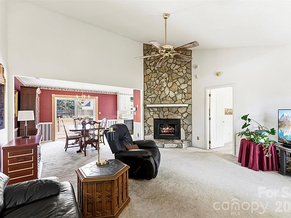 5th image of 108 Shade Tree Ct