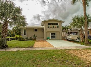 9106 SE Venus St, Hobe Sound, FL 33455