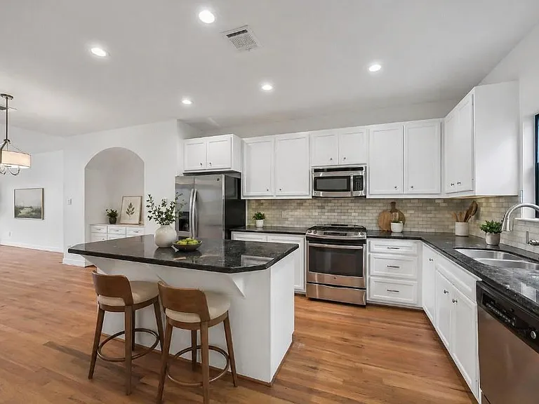 650 Westcross St #70 — Photo 3