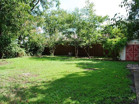 2nd image of 823 Woodleigh Dr