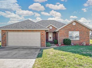 212 Tyler Ct, Mount Vernon, MO 65712