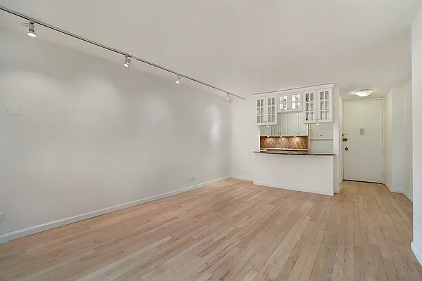 Rented by PocketBroker Inc | media 22