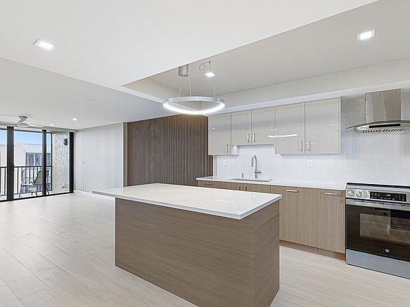 4th image of 12 Royal Palm Way #603