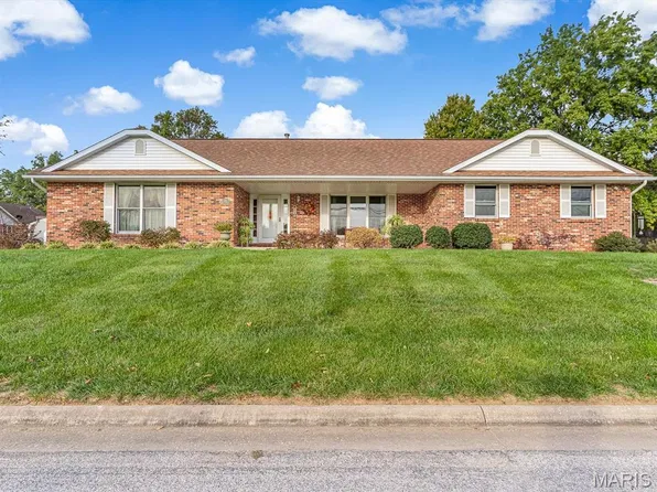 715 Legion Dr, Waterloo, IL 62298