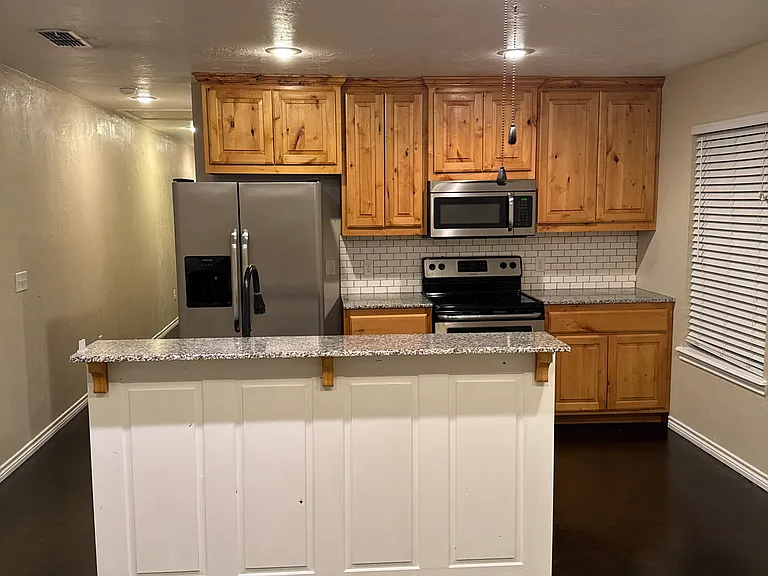 2302 Lancaster St #B — Photo 3