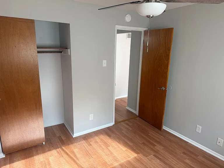 (357) 3961-63 Jane — Photo 10