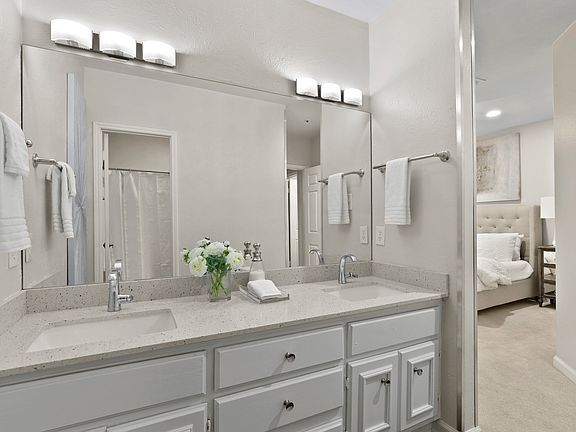 4th image of 4501 Druid Ln #2B-2Ba-1300Sqft