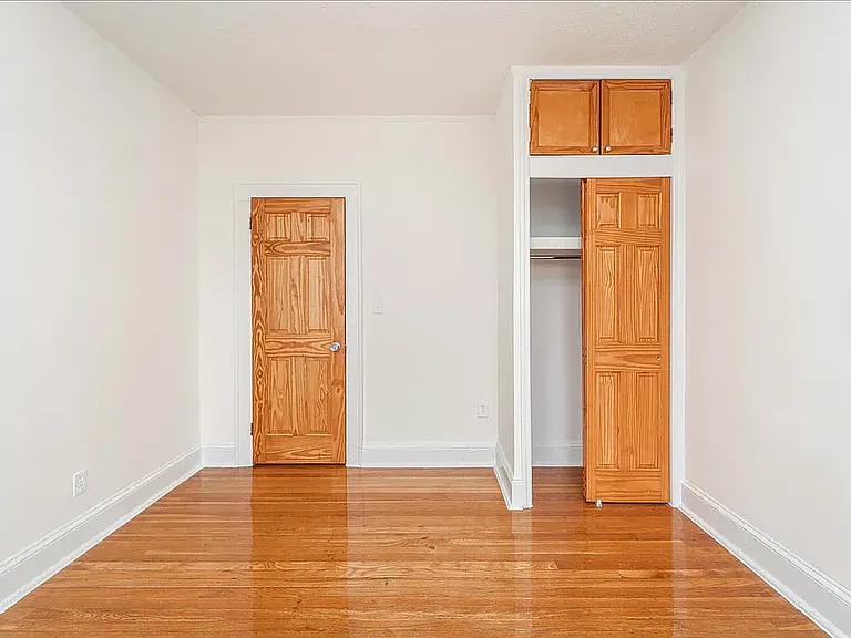 21-54 Crescent St #D3 — Photo 3