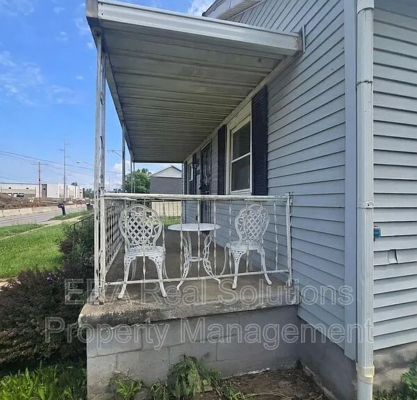 1282 Joyce Ave — Photo 4
