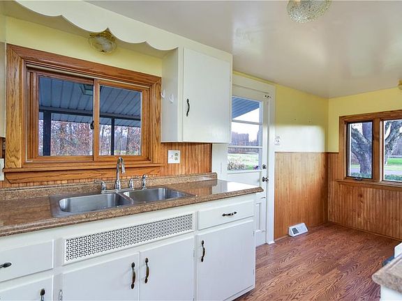 3rd image of 16162 Milton Ave