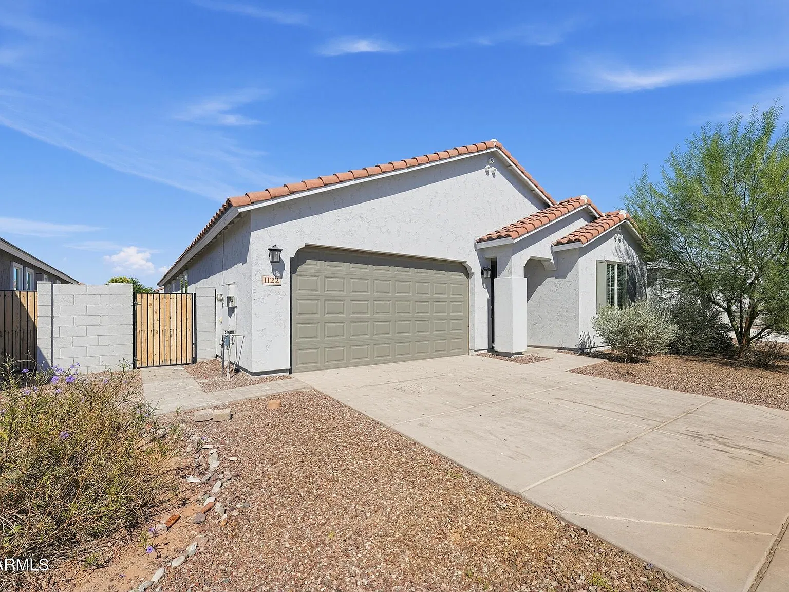 4 bed, 3.0 bath, 2193 sqft, $2,400 — Photo 2