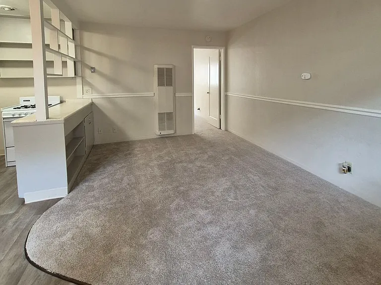 Fort Sutter Manor, Classic Midtown Living! — Photo 30
