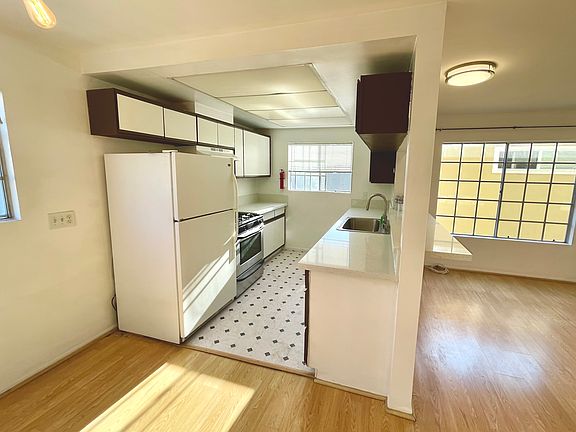 5th image of 2456 Arizona Ave APT 4