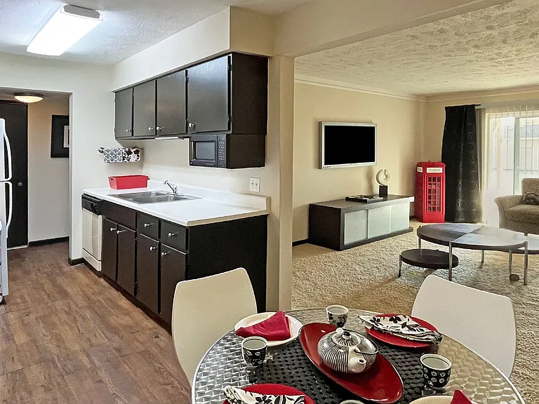 Kensington Woods Apartments — Photo 13