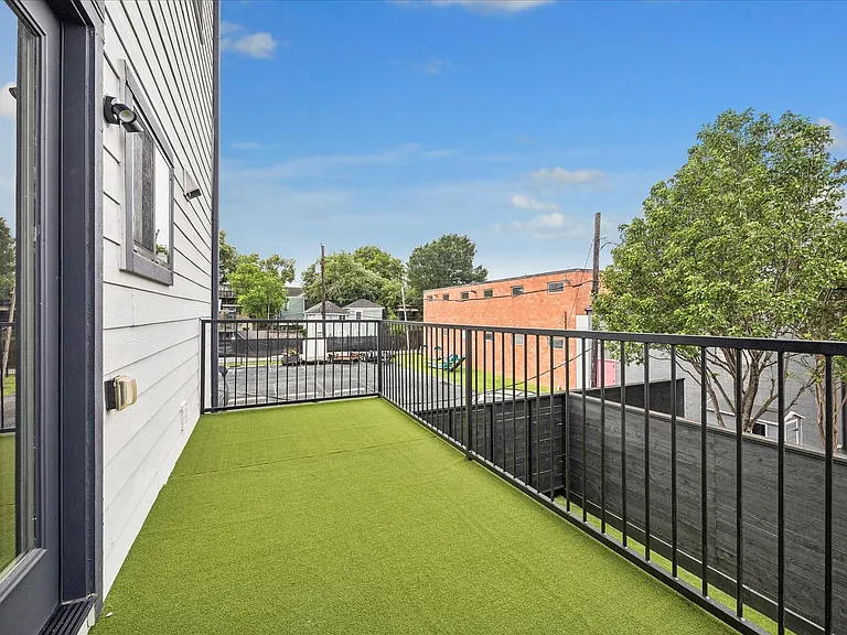 2510 Genesee St — Photo 14