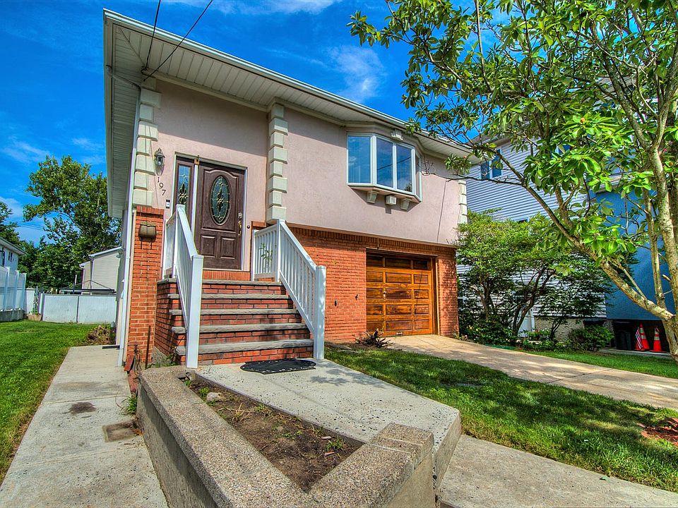 1st image of 197 Currie Ave