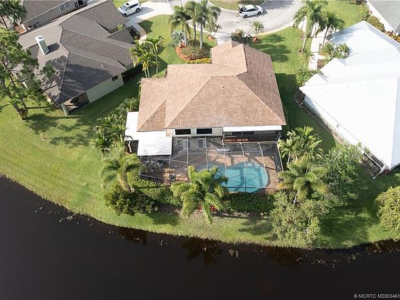 3rd image of 1103 SW Meadow Ct