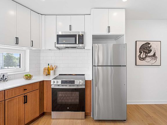 3rd image of 1522 Rhode Island Ave NE #305