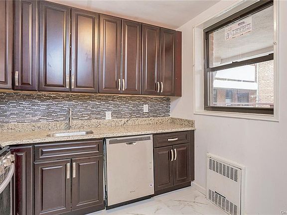 2nd image of 325 King St APT 3C