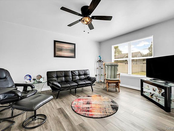 5th image of 6102 Colorado St