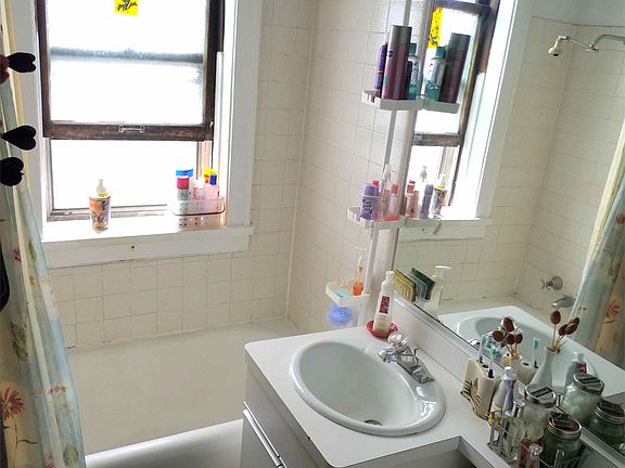 3rd image of 4453 N Leavitt St APT 3