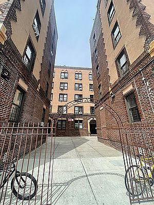 4th image of 1798 Bedford Ave #22B