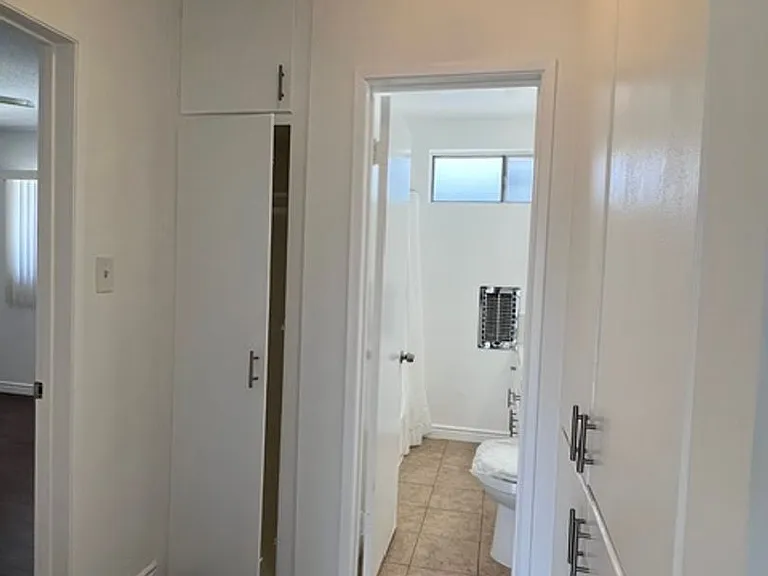905 Edgewood St — Photo 8